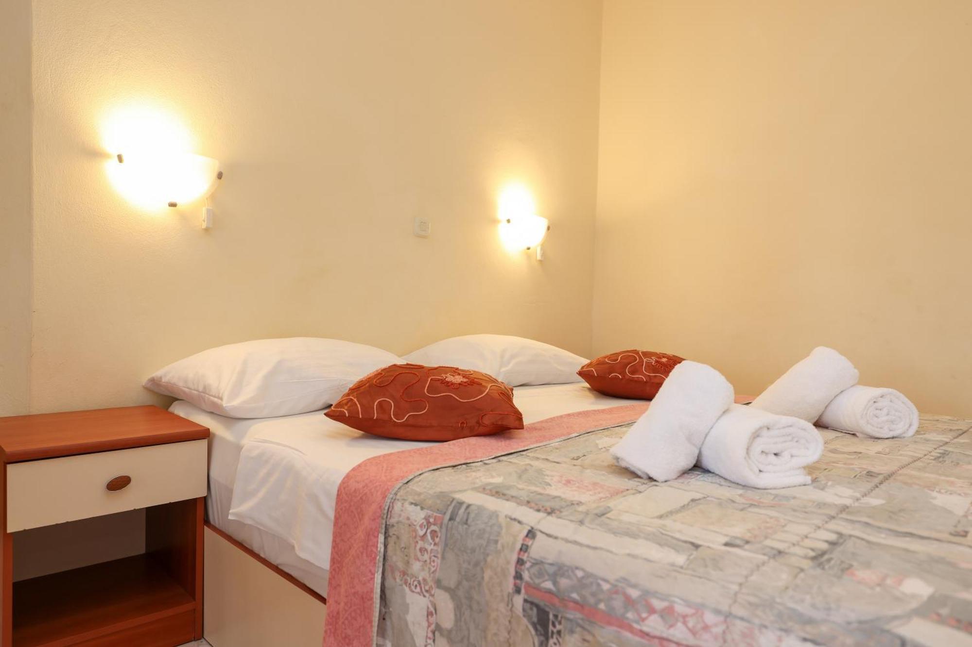 Beachfront Apartments Jermen Sukošan Buitenkant foto