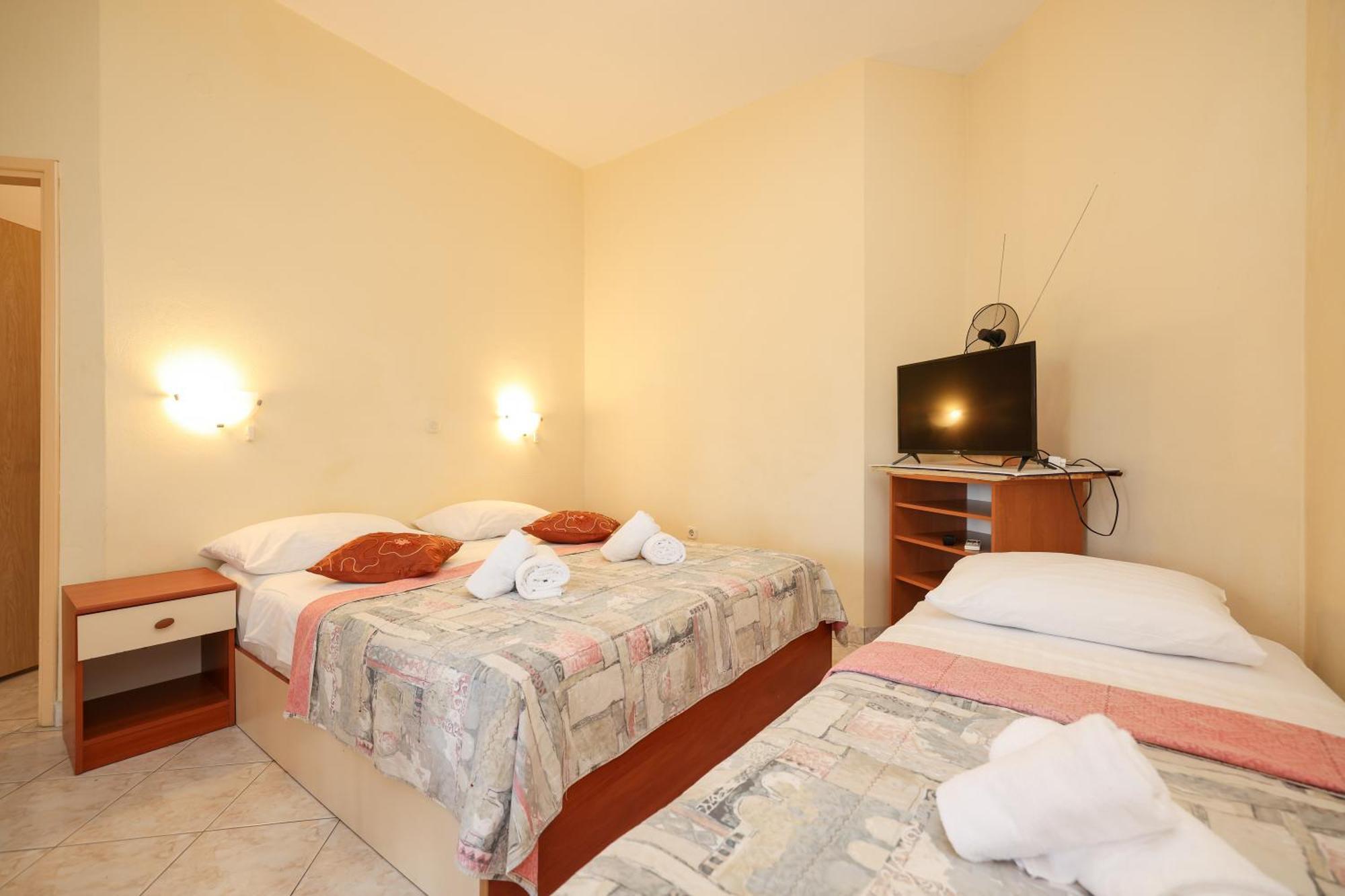 Beachfront Apartments Jermen Sukošan Buitenkant foto