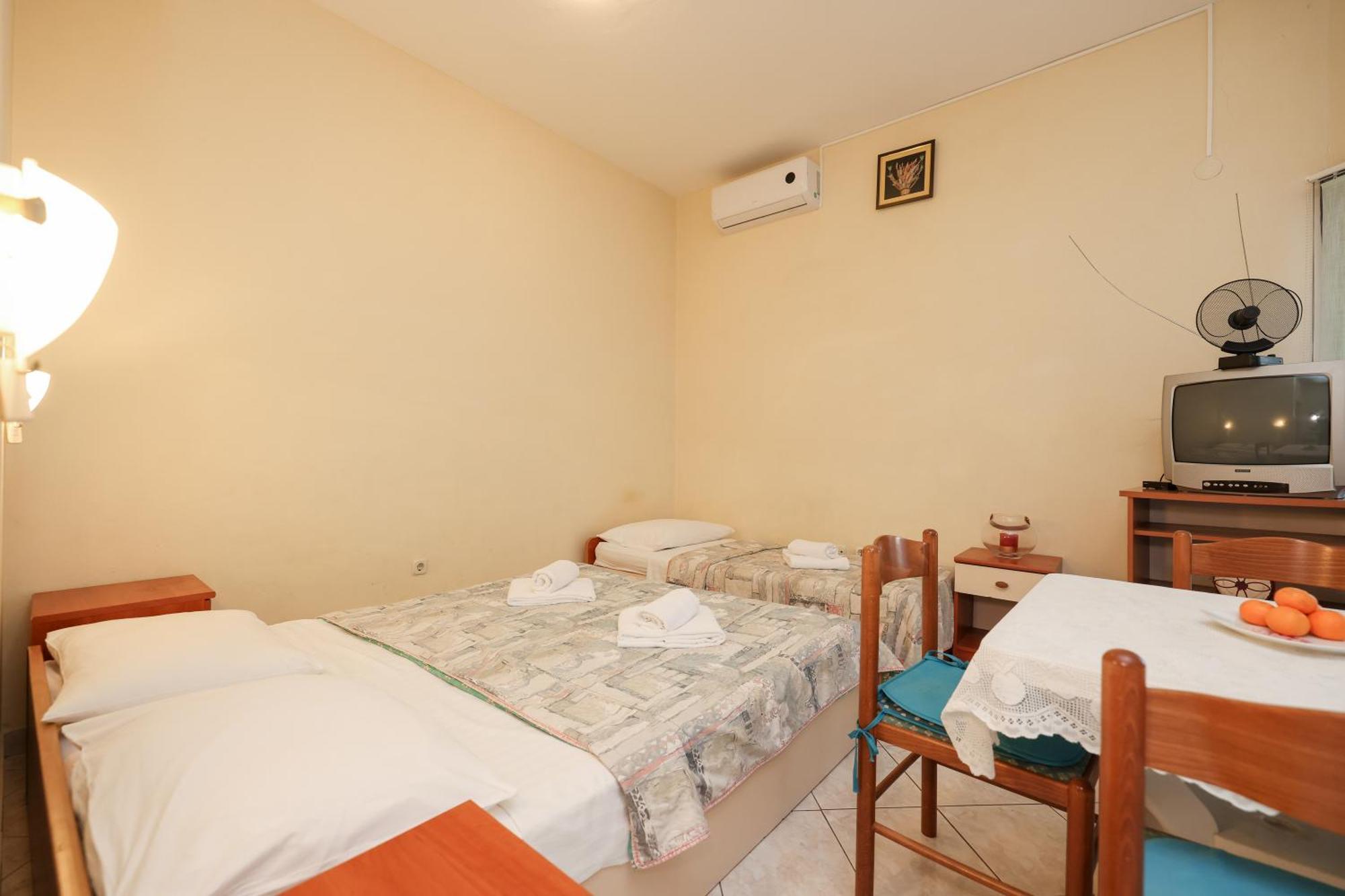 Beachfront Apartments Jermen Sukošan Buitenkant foto