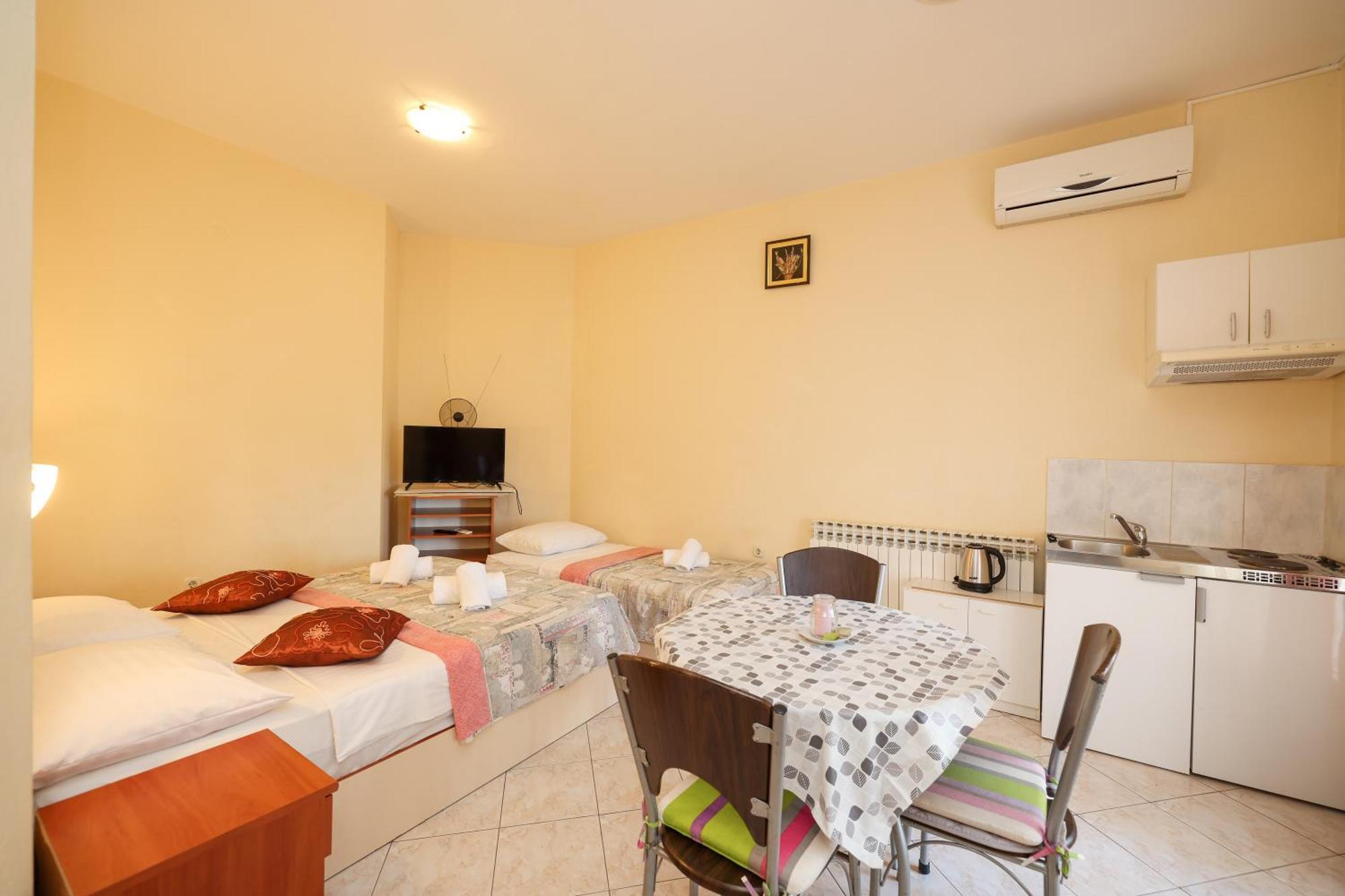 Beachfront Apartments Jermen Sukošan Buitenkant foto